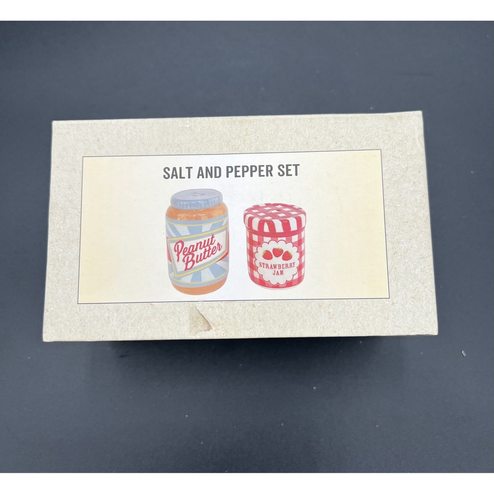 Cracker Barrel Peanut Butter and Strawberry Jam Salt and Pepper Shaker Set NEW
